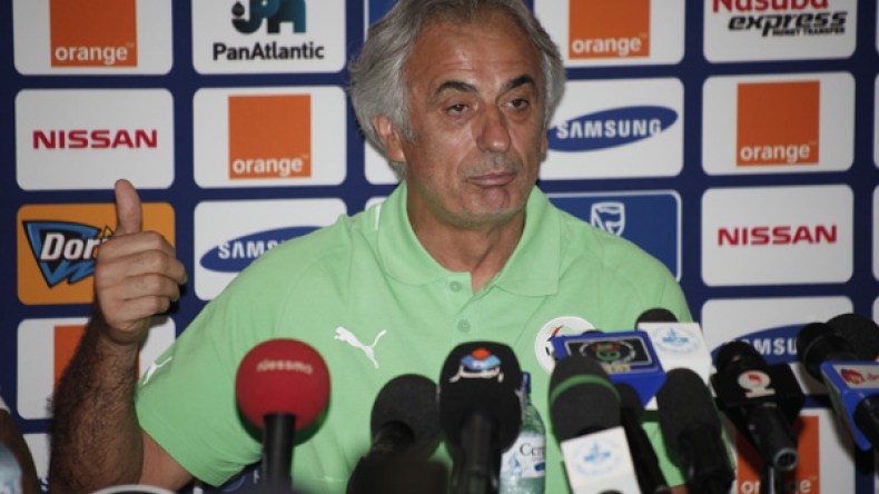 خاليلوزيتش يطلب من الفاف مهلة قبل تأهيل بن طالب من الفيفا