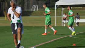 خاليلوزيتش يعيش ضغطا شديدا قبل أول مواجهة له في المونديال