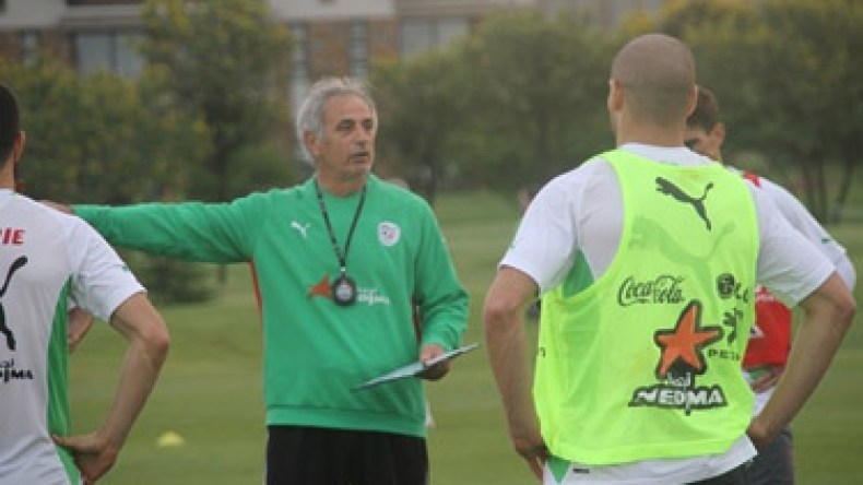 خاليلوزيتش يصر على الانضباط، يرفض التذمر ويصر على التضحيات