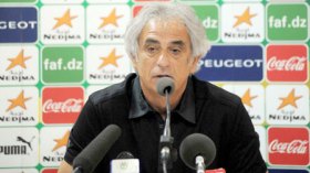 وحيد خليلوزيتش يعاين ملعب تشاكر بالبليدة