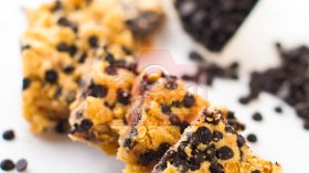 حلوى بكريات الشكولاطة والفول السوداني