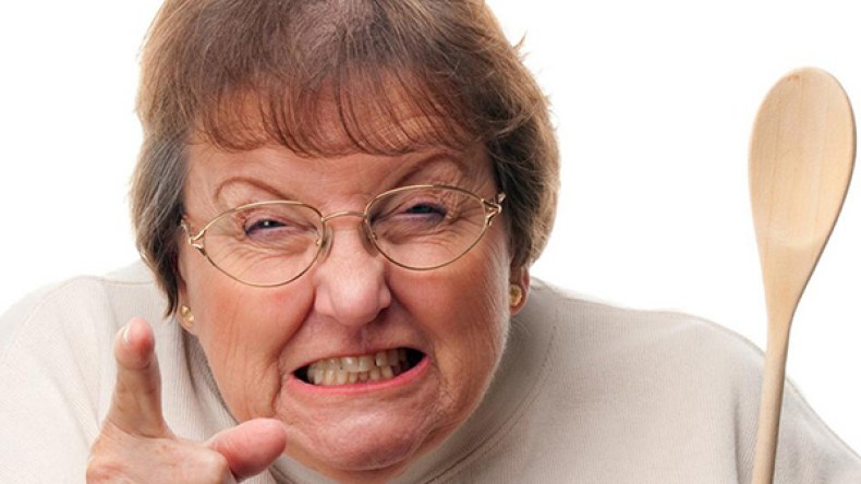 حماتي تريدني أن أقضي معها شهر رمضان.. كيف أتصرف؟