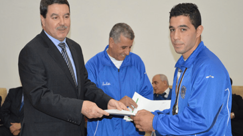 اللواء عبد الغني هــامل يكــرّم رياضيي الأمن الوطني