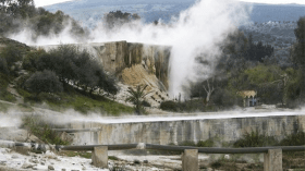 مجمّع “فندقة وسياحة” يبرم عقود أداء لتطوير الخدمات السياحية