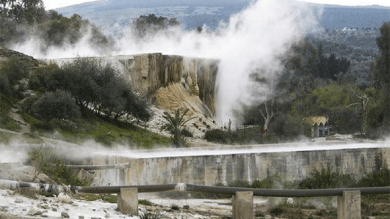 مجمّع “فندقة وسياحة” يبرم عقود أداء لتطوير الخدمات السياحية