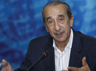 L’écrivain-journaliste Kendil à Echorouk : « Pas de négociation avec le gouvernement sans l’éviction de Moubarak »