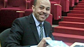 الباحث محمد الفاتح يثري المكتبة الجامعية بـ 3 كتب دفعة واحدة