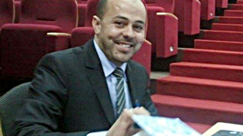 الباحث محمد الفاتح يثري المكتبة الجامعية بـ 3 كتب دفعة واحدة