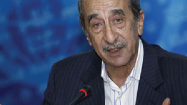 حمدي قنديل لـ الشروق: رصاص النظام أنساني قلم الرصاص