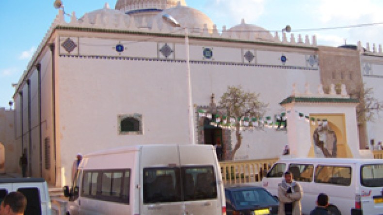 “سلوك الأئمة مشين وينم عن قصور في الفكر وجهل مقاصد الدين”