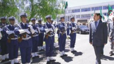 Un commissaire divisionnaire dégradé et 8 autres policiers mutés vers le sud algérien