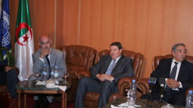 Abdelghani Hamel s’est réuni avec ses chefs de sureté de wilayas pour combattre la corruption