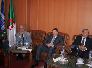 Abdelghani Hamel s’est réuni avec ses chefs de sureté de wilayas pour combattre la corruption