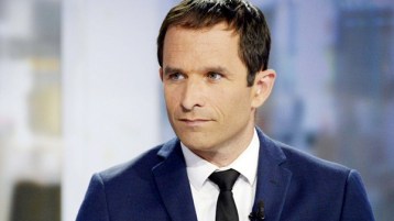 بونوا يُنصف الحجاب في فرنسا