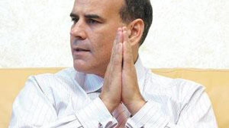 عامر بهلول يرد بعرض “كندي” وحفل فني مع الطلبة بعد الفنك الذهبي