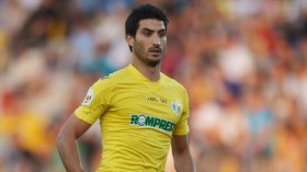 مسؤول سياسي روماني يعتدي على لاعب تونسي ويفجّر الشارع