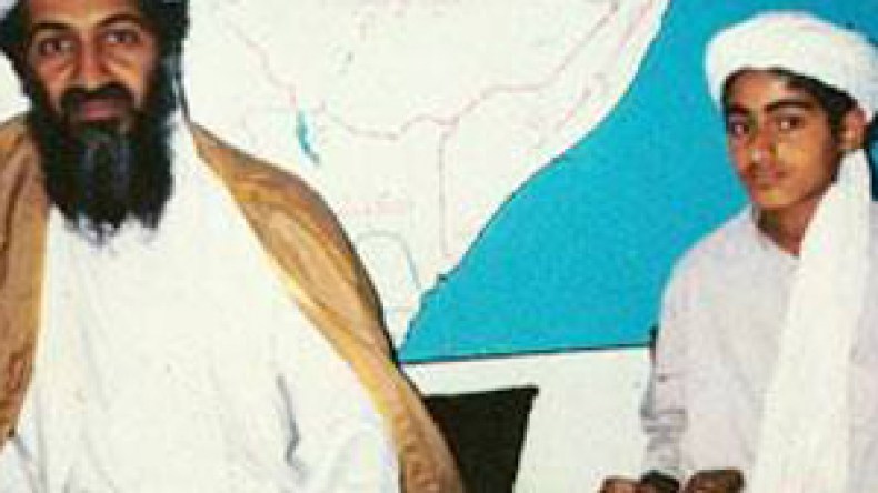 حمزة بن لادن يخلف والده