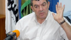 حناشي يمنح راتب الشهر الماضي للاعبيه ويعدهم بمفاجأة في حالة الفوز