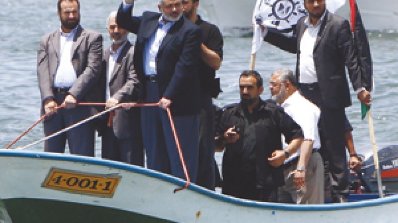 هنية يتحدى إسرائيل .. سأستقبل باخرة الجزائر بنفسي