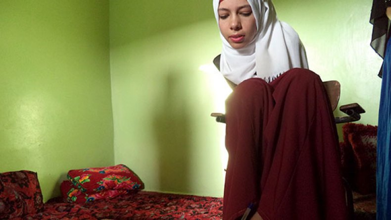 هنية.. معاقة من سعيدة تنال البكالوريا برجلها؟!