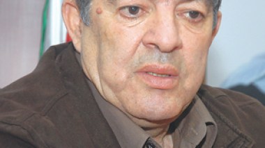 Egyptian officials warmly greet the Algerian delegation ahead of the match between Al Ismaylia and JS Kabylia