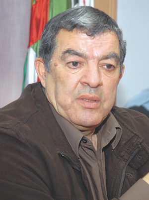 Egyptian officials warmly greet the Algerian delegation ahead of the match between Al Ismaylia and JS Kabylia