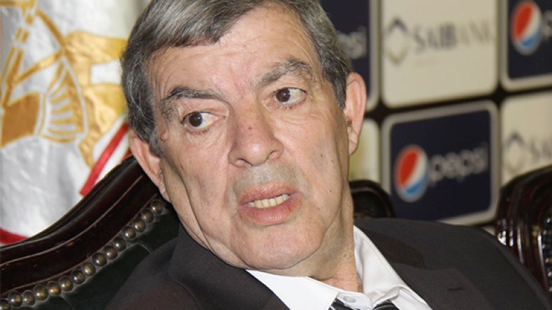 حناشي يدافع عن كاروف ويؤكد بقاءه مدربا للفريق