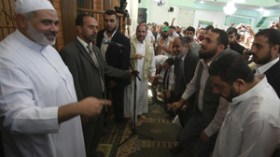 استقبالات  شعبية  ورسمية  وتسليم  المساعدات