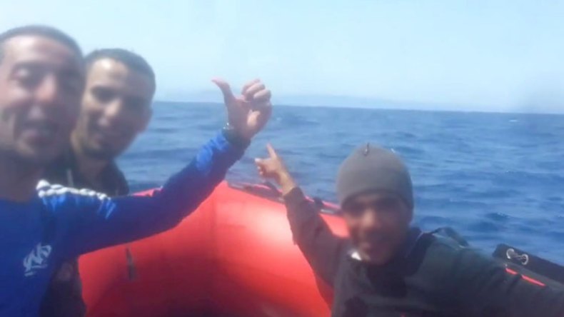 “حراقة” جزائريون يفاجئون المصطافين بشاطئ إسباني!