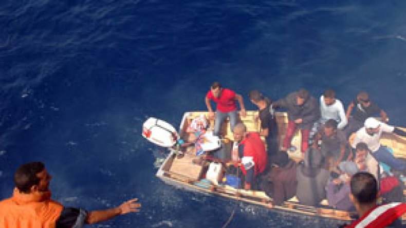 تقرير مغربي يعترف بتوقف زوارق المخدرات بالشواطئ الجزائرية