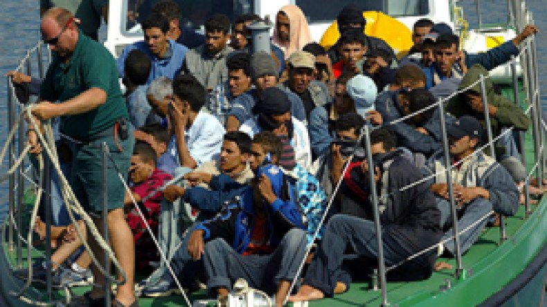 السلطات‭ ‬الايطالية‭ ‬ترحل‭ ‬جثة‭ ‬‮”‬الحراق‮”‬‭ ‬الجزائري‭ ‬رفقة‭ ‬10‭ ‬‮”‬حراقة‮”‬‭ ‬للجزائر‭ ‬