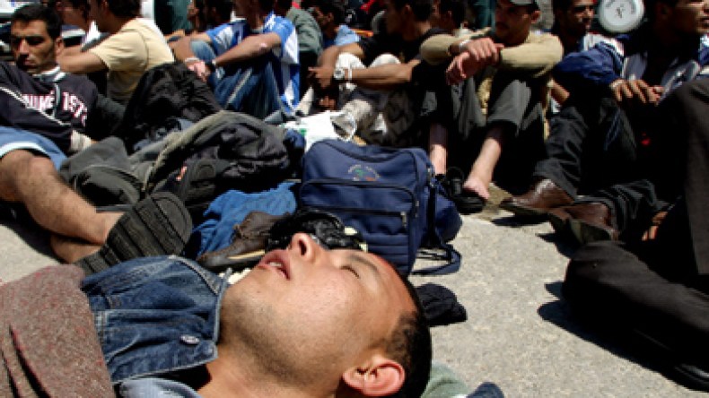 إطلاق أول برنامج للتكفل بالحراقة الجزائريين  دراسيا واجتماعيا ومهنيا