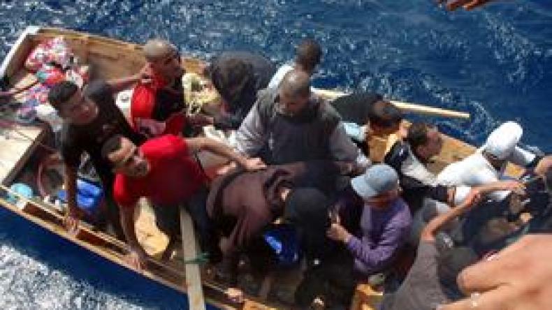 توقيف حراڤة جزائريين بعرض البحر وتفكيك شبكة تهريب الحراڤة بينها جزائري بإيطاليا