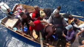 “حراڤة” جزائريون مفقودون في عرض البحر باليونان