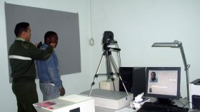 رعية مالي ينتحل صفة دبلوماسي هارب للنصب