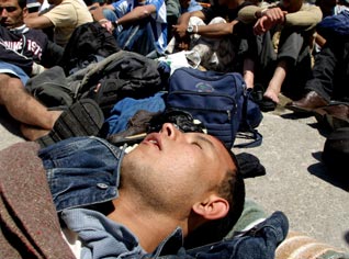 Illegal immigrants try to suicide collectively after being stopped