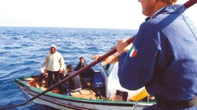 قوارب بوتفليقة لدعم البطالين محجوزة في سواحل إسبانيا