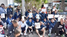 “حراقة” جزائريون بإسبانيا يحتجون على “الجوع”!