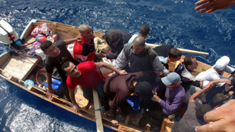 إحباط محاولة حرقة وانقاذ تسعة شباب من الموت داخل حاوية في ميناء العاصمة