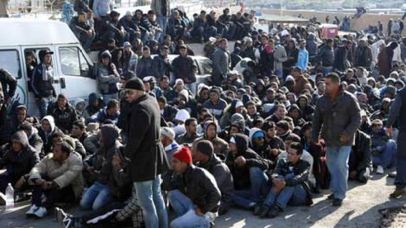 ترحيل‮ ‬11‭ ‬‮”‬حراڤا‮”‬‭ ‬بينهم‭ ‬مغاربة‭ ‬الى‭ ‬ميناء‭ ‬وهران‭ ‬