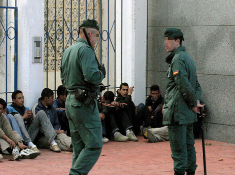 Algerian illegal immigrants suffer bugs, scabies in Spanish detention