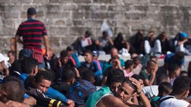 “حراقة” يبيتون في محطات القطار وتحت الجسور في شتاء قاس بمدريد