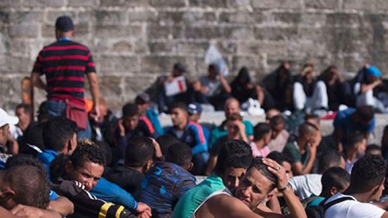 “حراقة” يبيتون في محطات القطار وتحت الجسور في شتاء قاس بمدريد