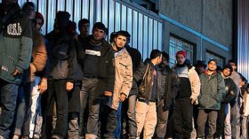 جزائريون استغلوا مباراة فرنسا وإسبانيا للفرار من مركز للحراڤة