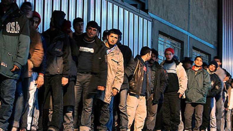 جزائريون استغلوا مباراة فرنسا وإسبانيا للفرار من مركز للحراڤة