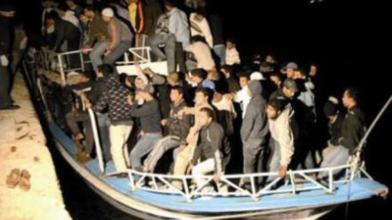 “الحراقة” يحتفلون بـ”الريفيون” على قوارب الموت