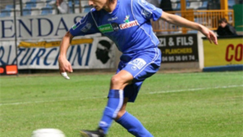 فتحي‮ ‬حارك‮ ‬مضطر‮ ‬للبقاء‭ ‬في‮ ‬النادي‮ ‬الكورسيكي