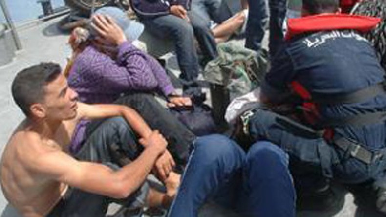 باخرة دانماركية تعثر على شابين من الحراقة بمستغانم وتحتفظ بهما لمدة شهر؟!