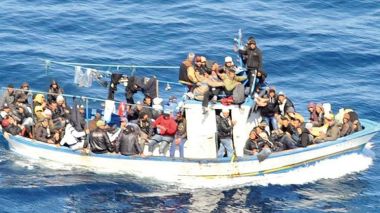 Algerian illegal immigrants protest in Ceuta asking for deportation