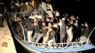 Barbaric attack against Algerian illegal immigrants in Spain